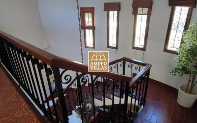 Beautiful Mediterranean villa with guest house and panoramic views.